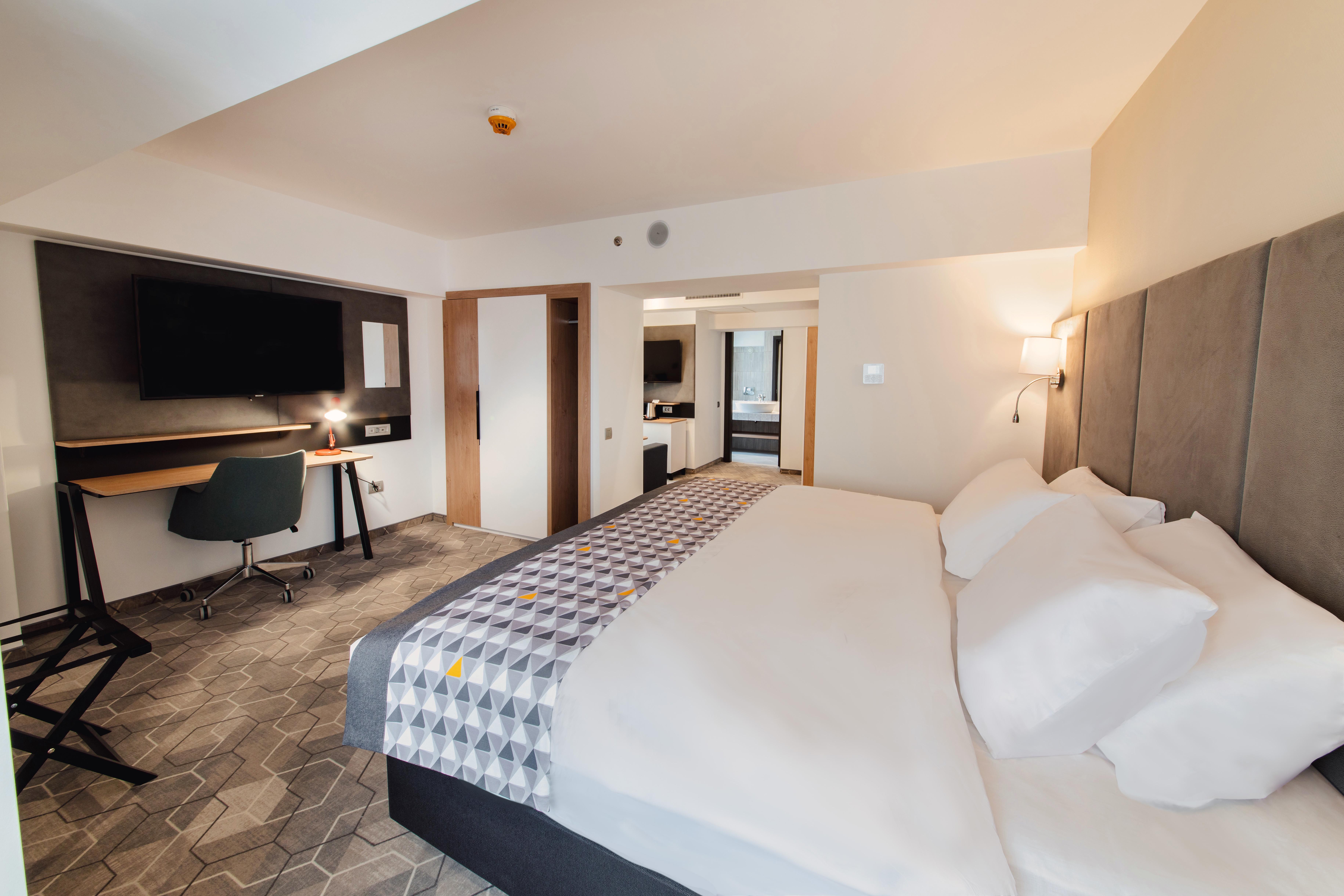 Holiday Inn Bucharest - Times, An Ihg Hotel מראה חיצוני תמונה