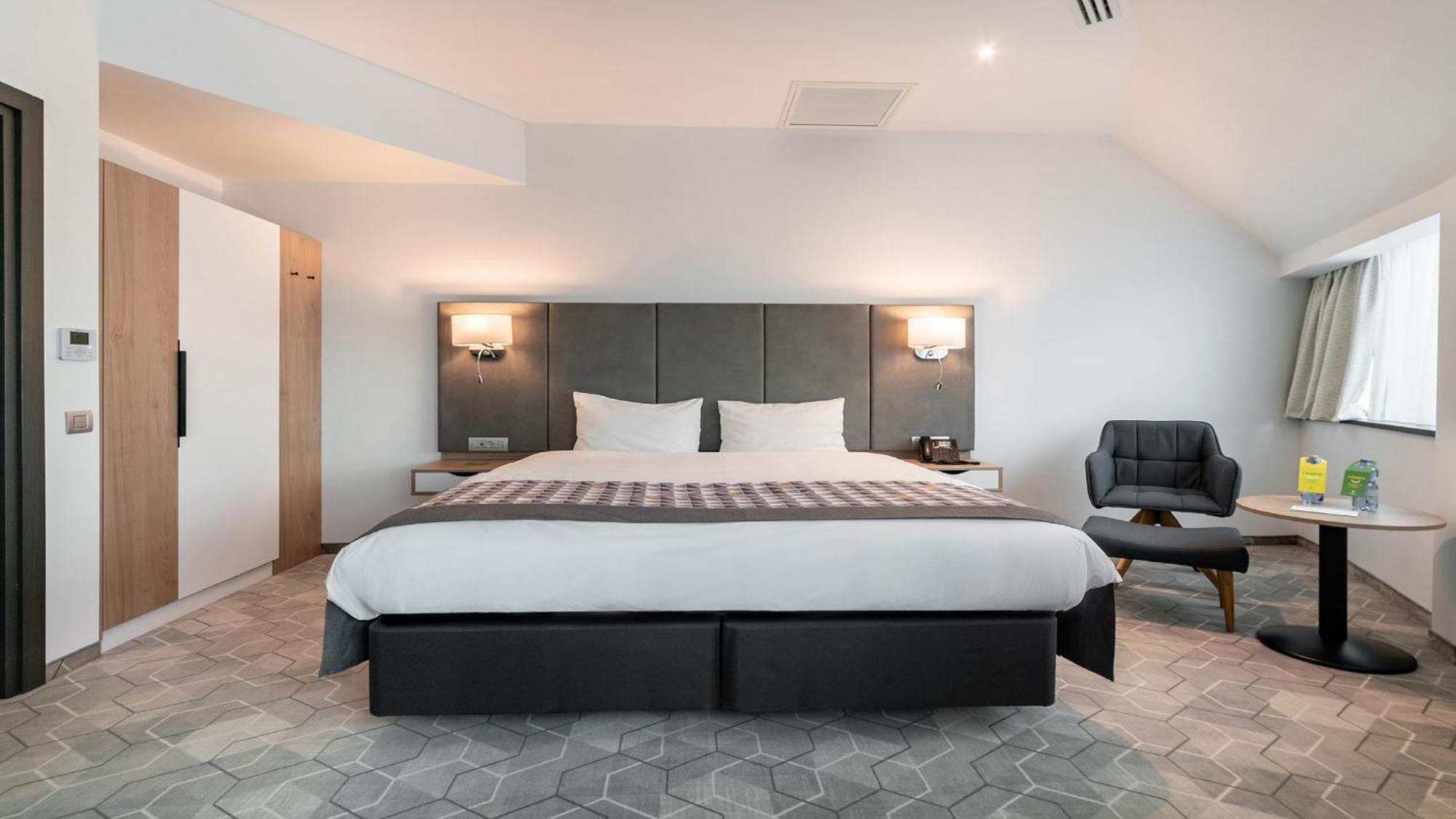 Holiday Inn Bucharest - Times, An Ihg Hotel מראה חיצוני תמונה
