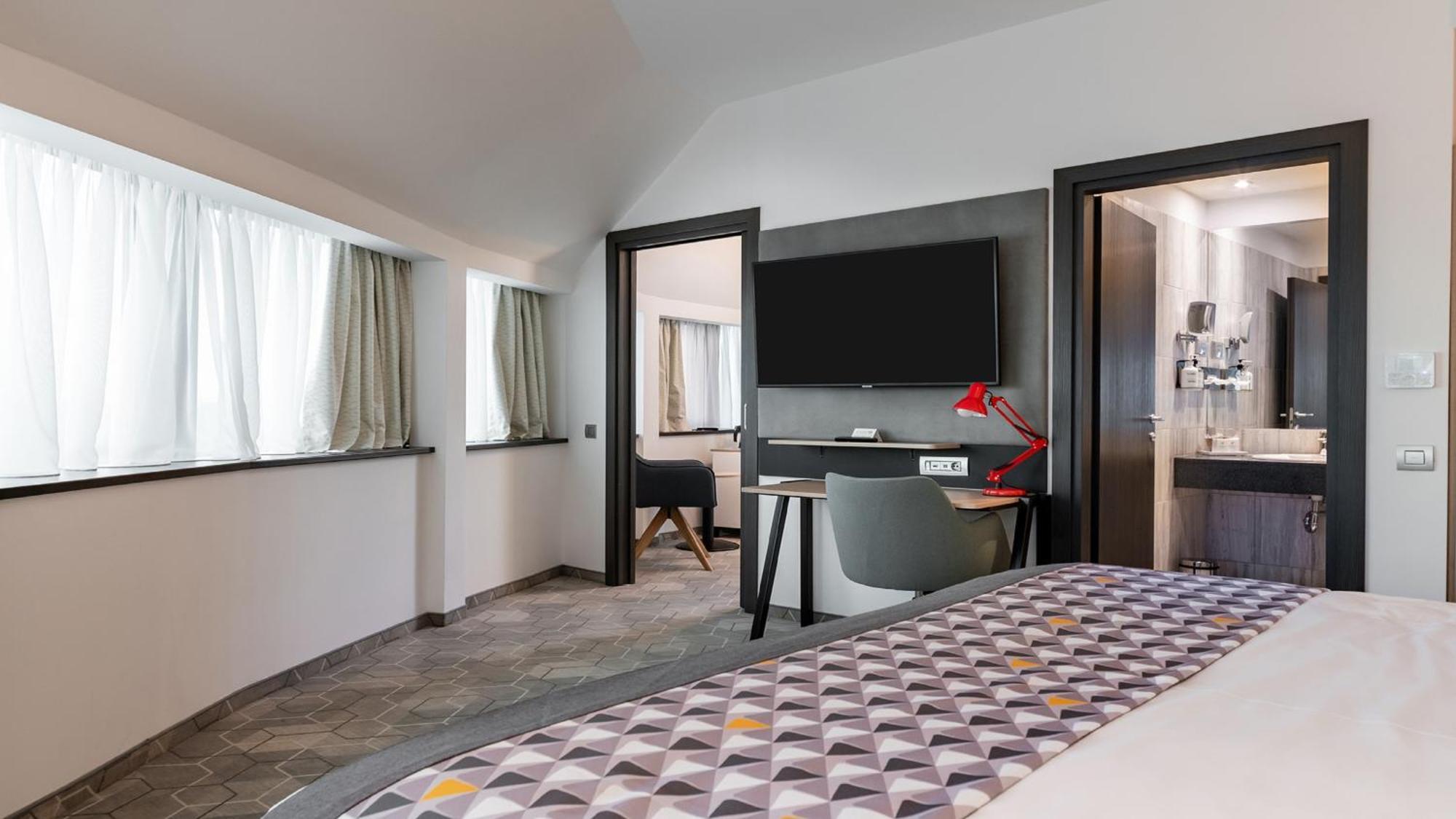 Holiday Inn Bucharest - Times, An Ihg Hotel מראה חיצוני תמונה